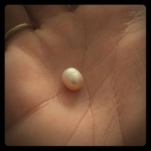 Natural pearl (pinkish